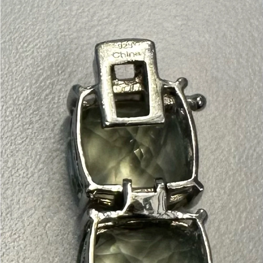 Bold and beautiful green quartz tennis bracelet - Picture 4 of 5